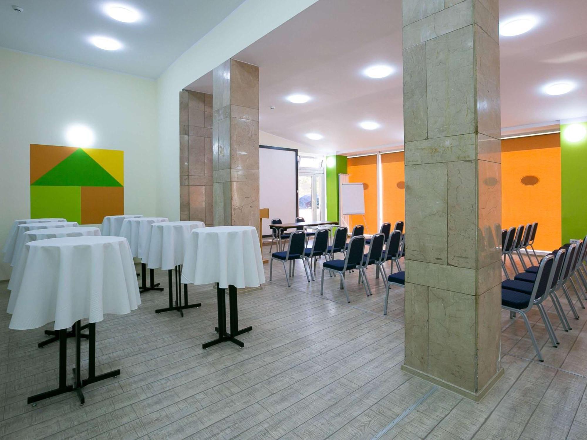 Ibis Styles Dunarea Galati Hotel Buitenkant foto